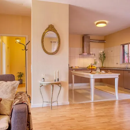 Apartamento Sunrise House, A In Madeira *
